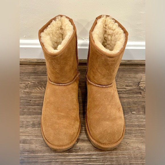 Beach Feet Size 8 “Classic Low" Chestnut Women’s Boot Ugg Style - Picture 1 of 6